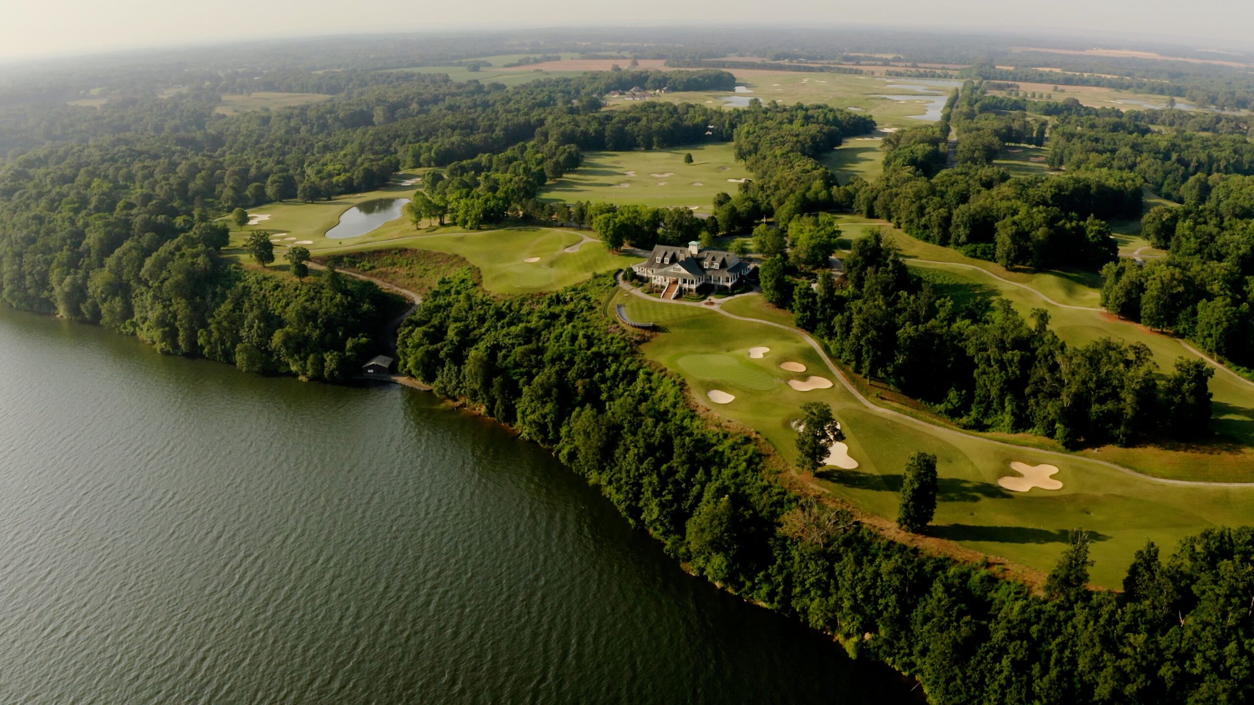 Nearby nationally-ranked Robert Trent Jones Golf Trail on Pickwick Lake.